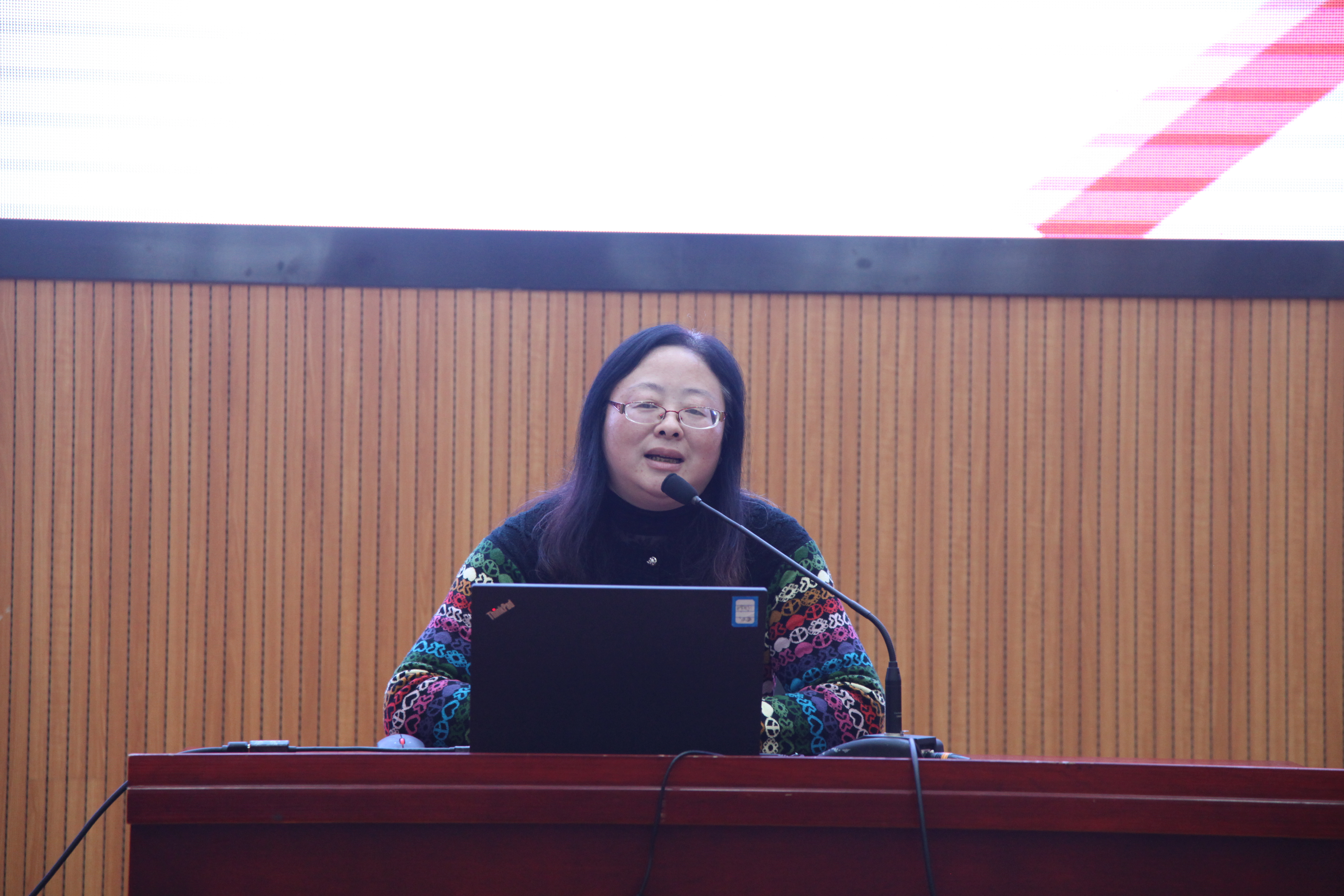 最后,江苏省创新创业大赛金牌指导教师,副教授张蓉老师,为大家做题为